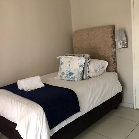 Odelia Guest House Мокопане Экстерьер фото
