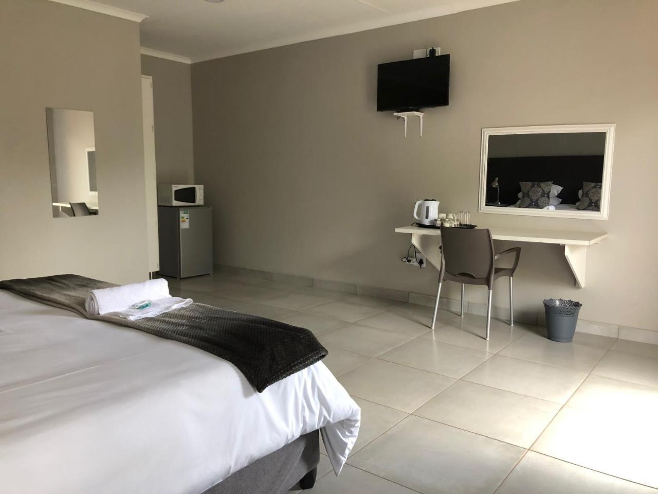 Odelia Guest House Мокопане Экстерьер фото