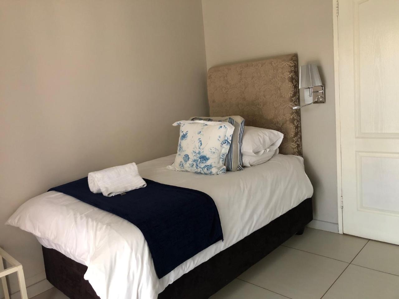 Odelia Guest House Мокопане Экстерьер фото