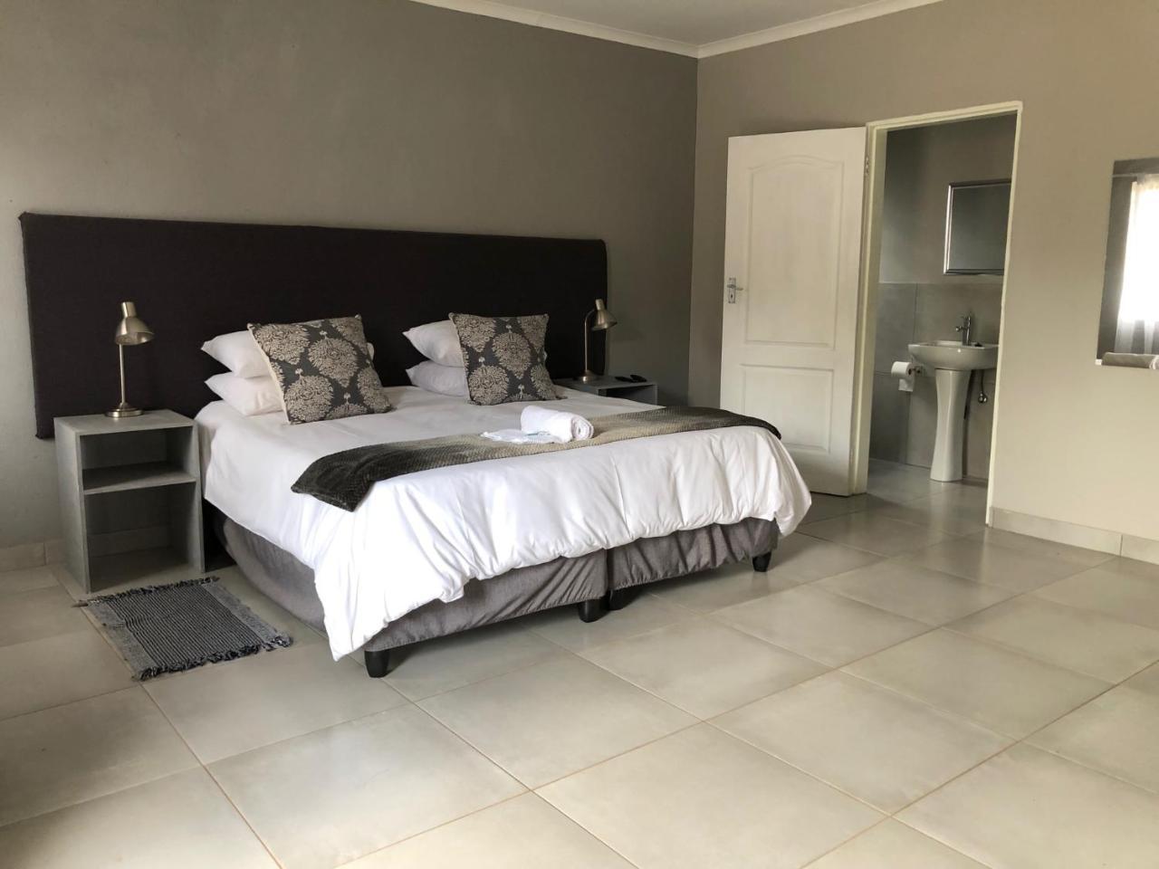 Odelia Guest House Мокопане Экстерьер фото
